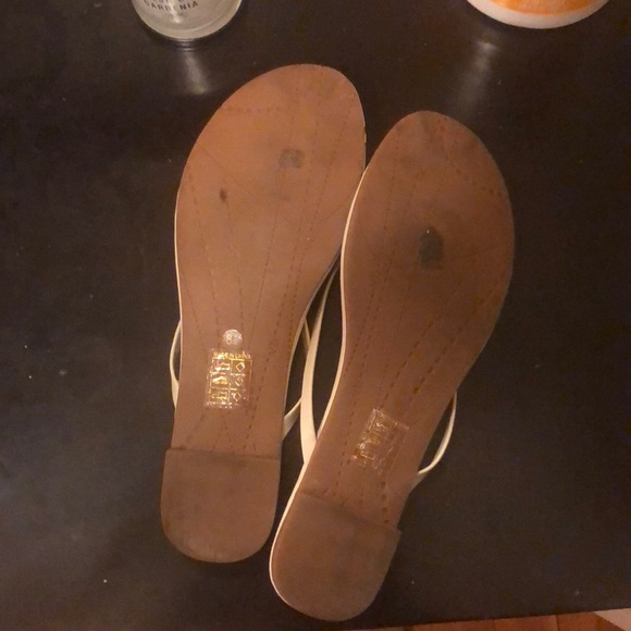 Worn Once Dolce Vita Flip Flop Sandals - Picture 3 of 3